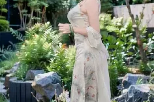 知名女主播塌房积极补救又嫌麻烦惹出新事端再次塌房